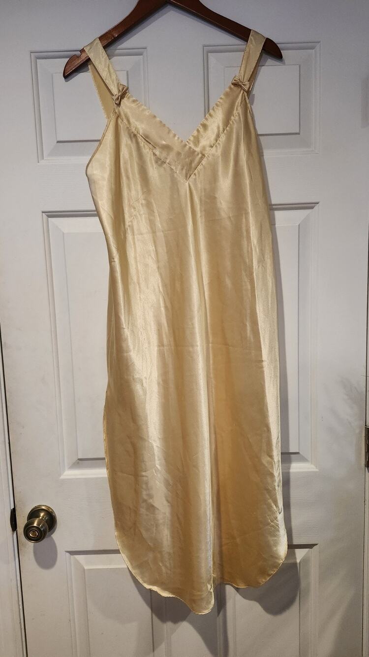 VTG Expressions California Dynasty Satin Nightgown Gold Yellow Size M D10